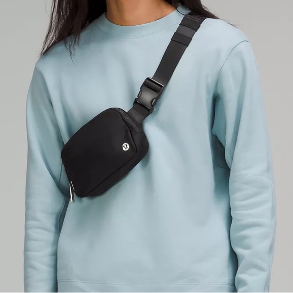NEW Lululemon Everywhere Belt Bag Black - Picture 8 of 17